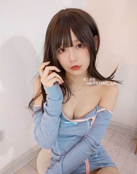 被男人狂揉吃奶胸视频