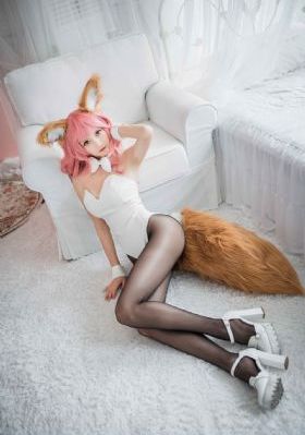 白丝美女被艹