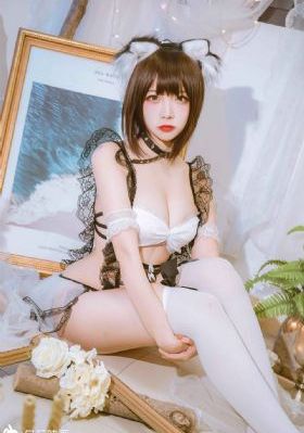 年轻的女教师在线