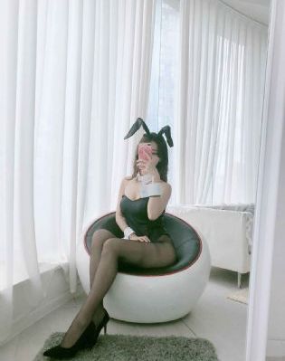 笼中女